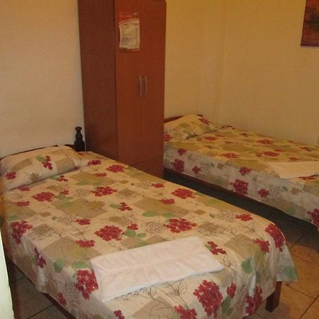 Residencia Casa Linda Hotel Iquitos Kültér fotó